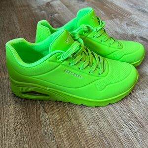 Woman sketchers 7.5 neon